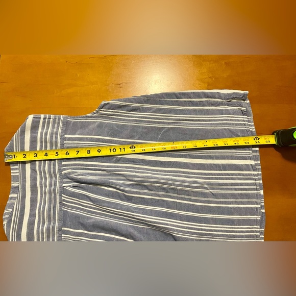 FREE w/bundle🙃 GAPSleeveless Blouse, size L (fits like a medium in the chest) - Picture 6 of 6